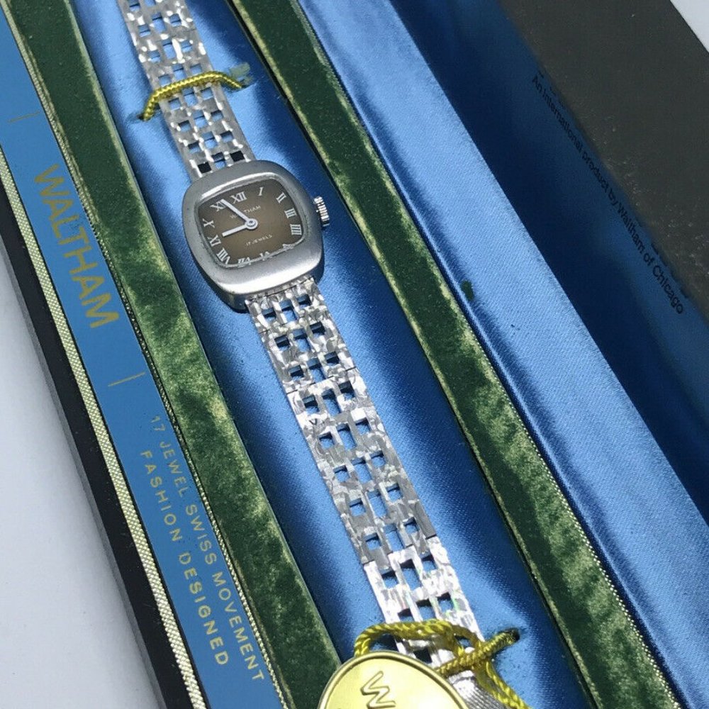 Waltham 17 Jewel Ladies Watch Hearts Band Swiss Mo